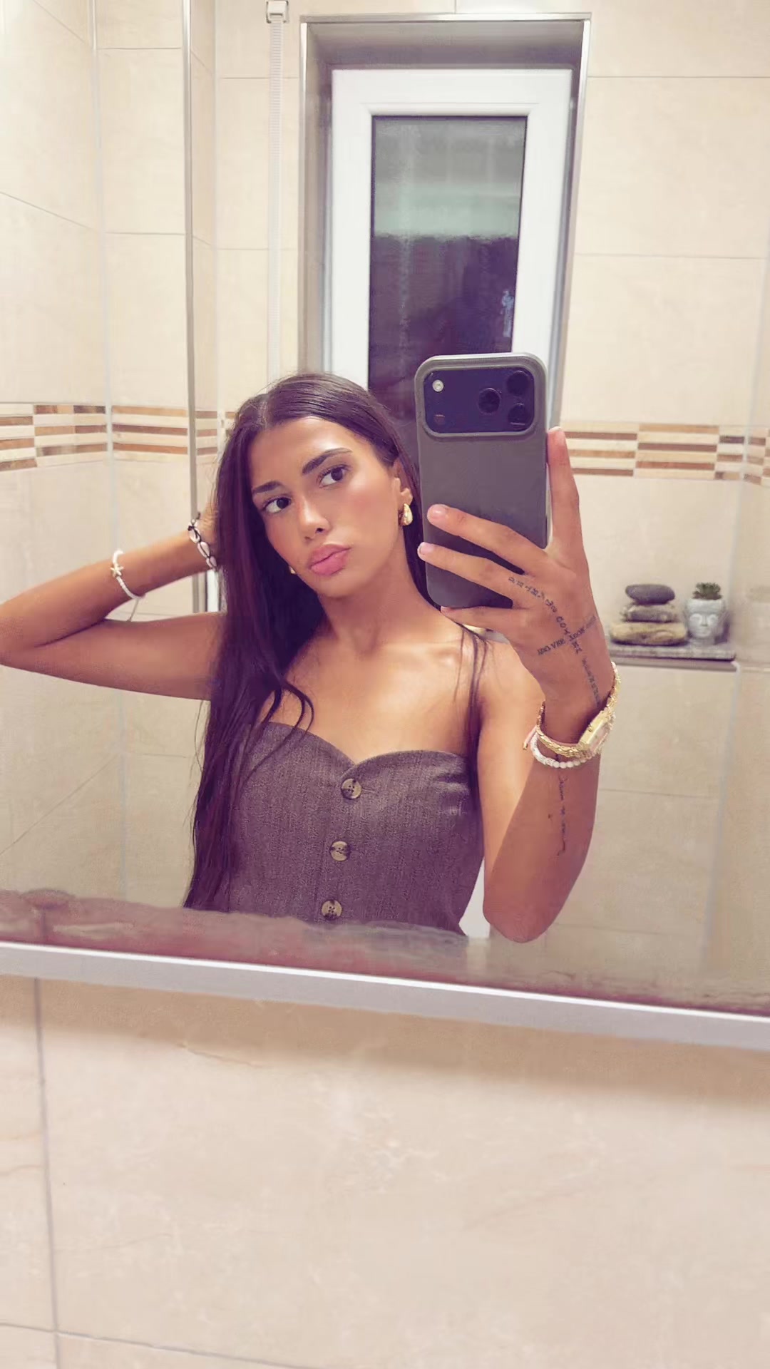 @deinbronarinlo👩🏻&zwj;❤️&zwj;💋&zwj;👩🏻