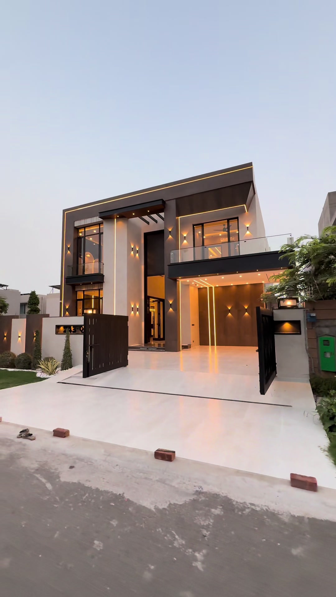 @Iconic Homes DHA