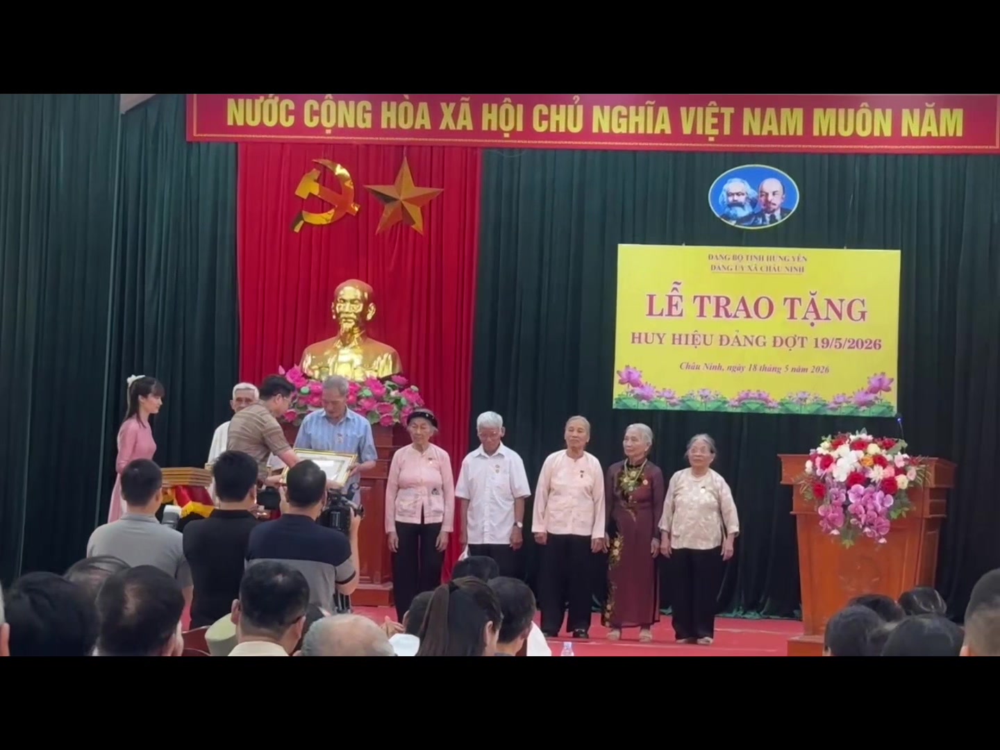 @Mẹ c&ograve;