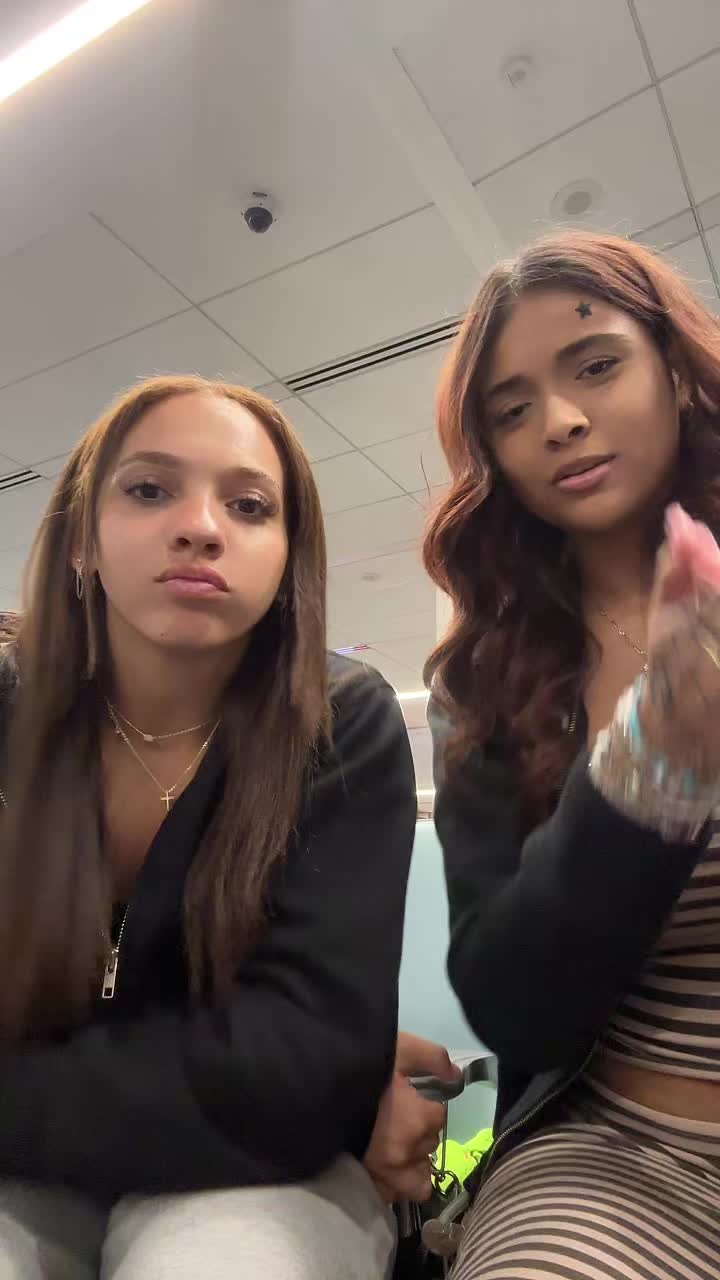 @👩🏽&zwj;❤️&zwj;💋&zwj;👩🏽
