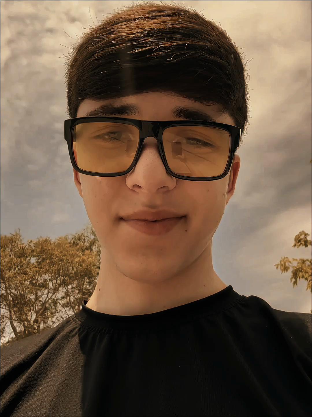 @𝐆𝐮𝐥𝐚𝐦𝐨𝐯𝐯