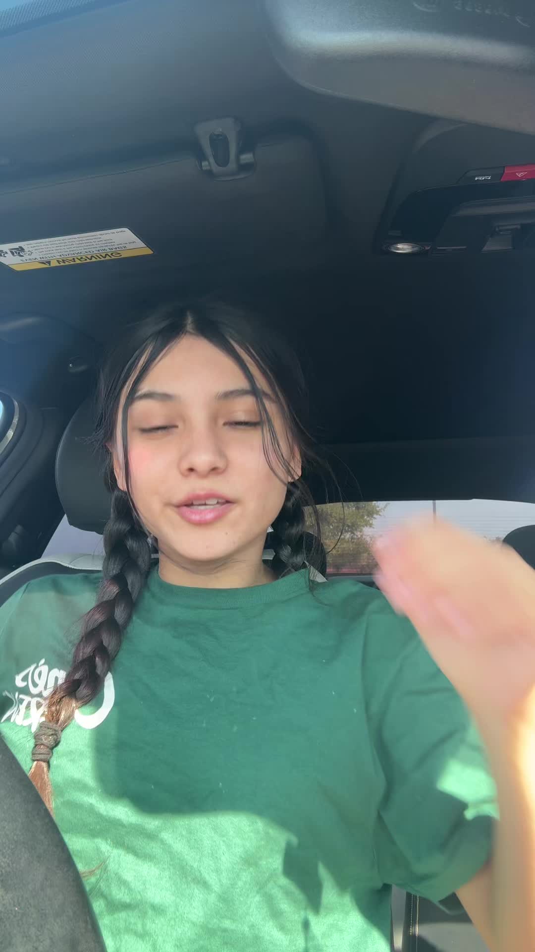 @yadhiraa.diazzz