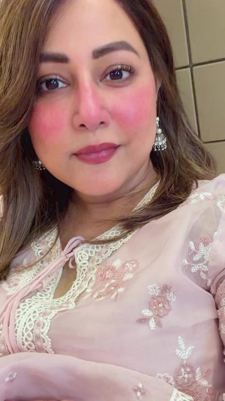 @Hina Khan 💎