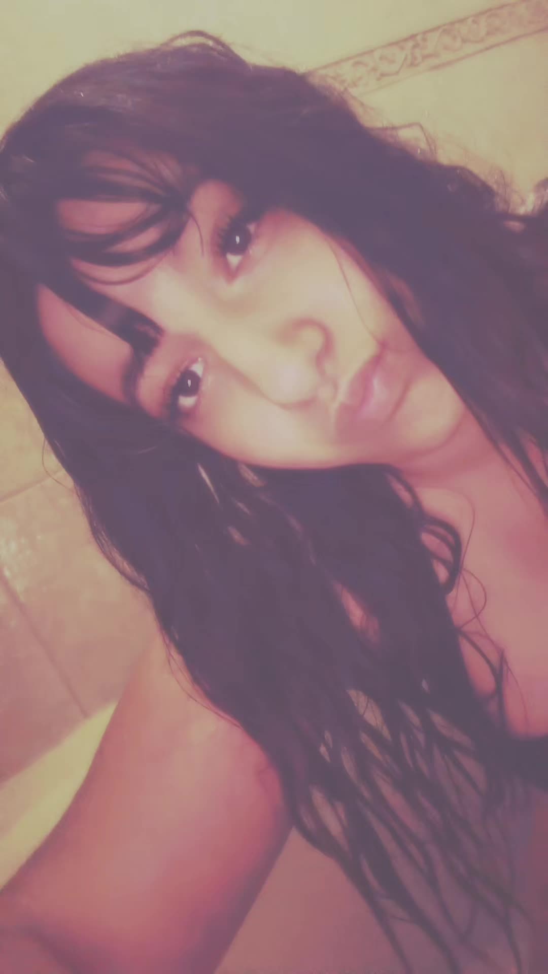 @sarahnextdoorgirl:)