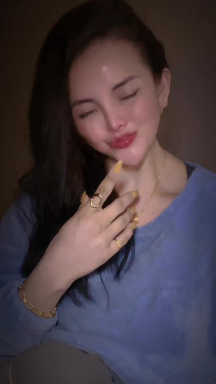 @mia Elleny.