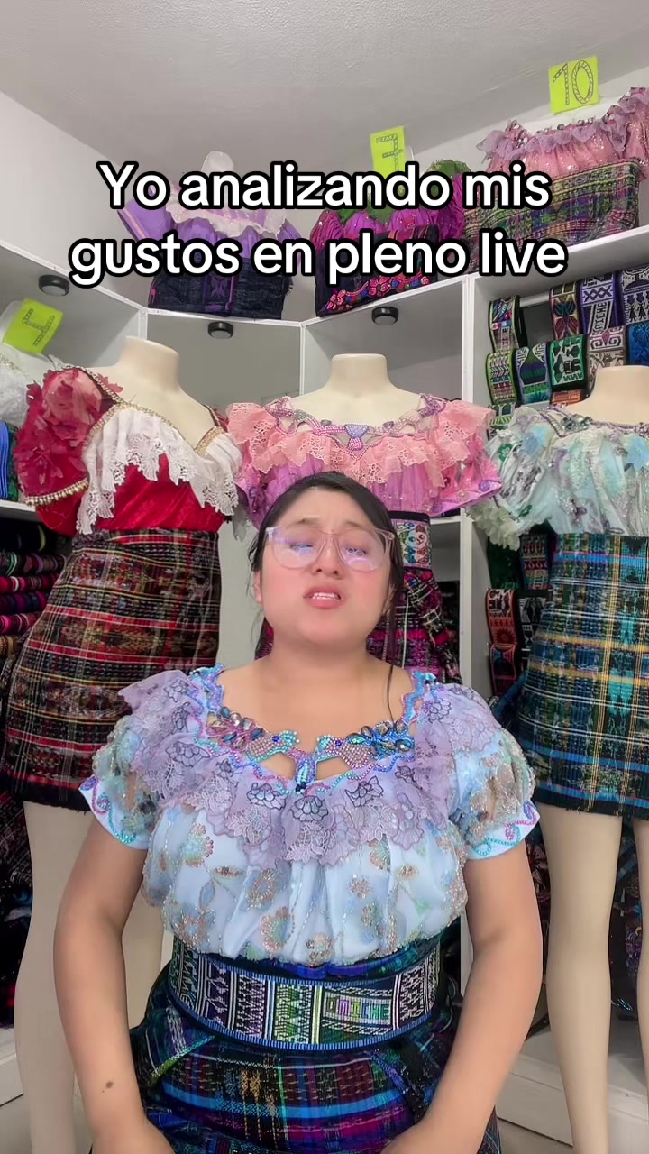 @Típicos Saloj