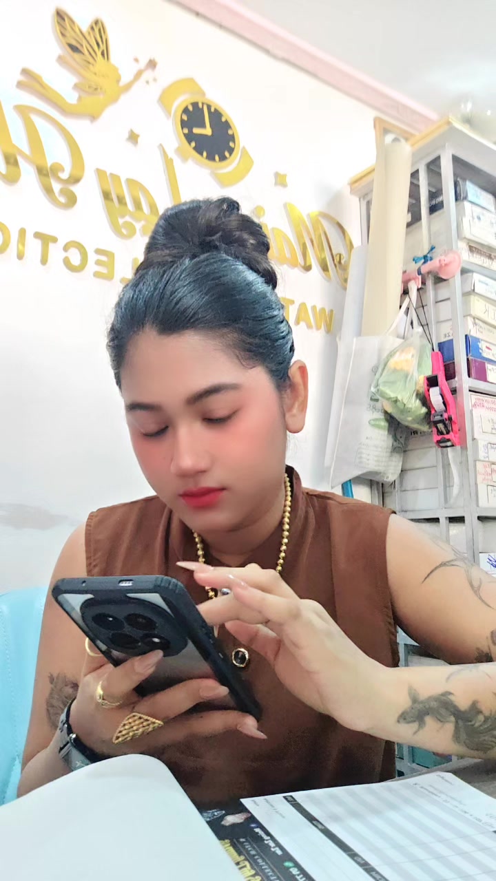 @Maing Lay Htet (Watch)-6.1M
