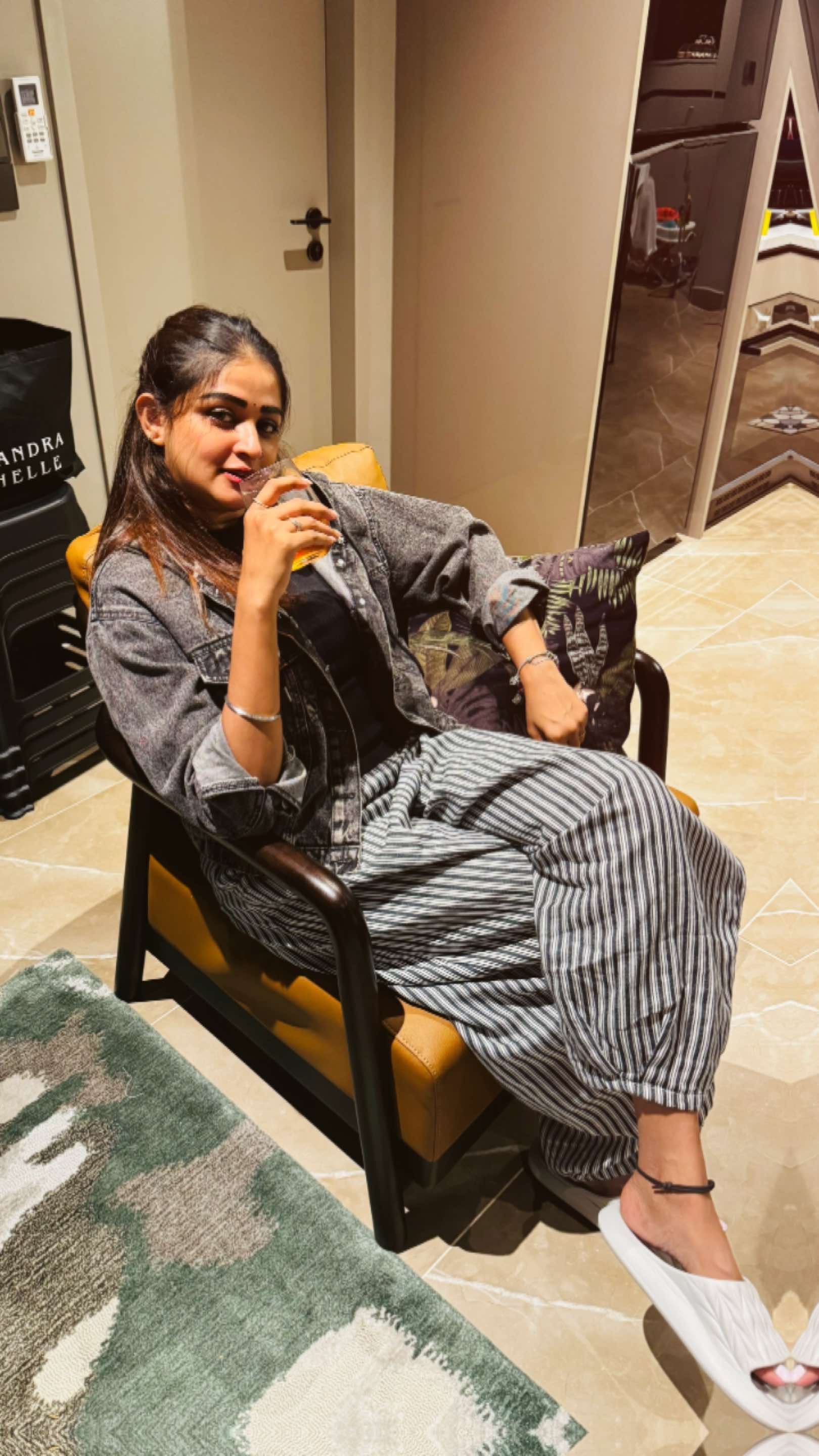 @shadhanadevi_17