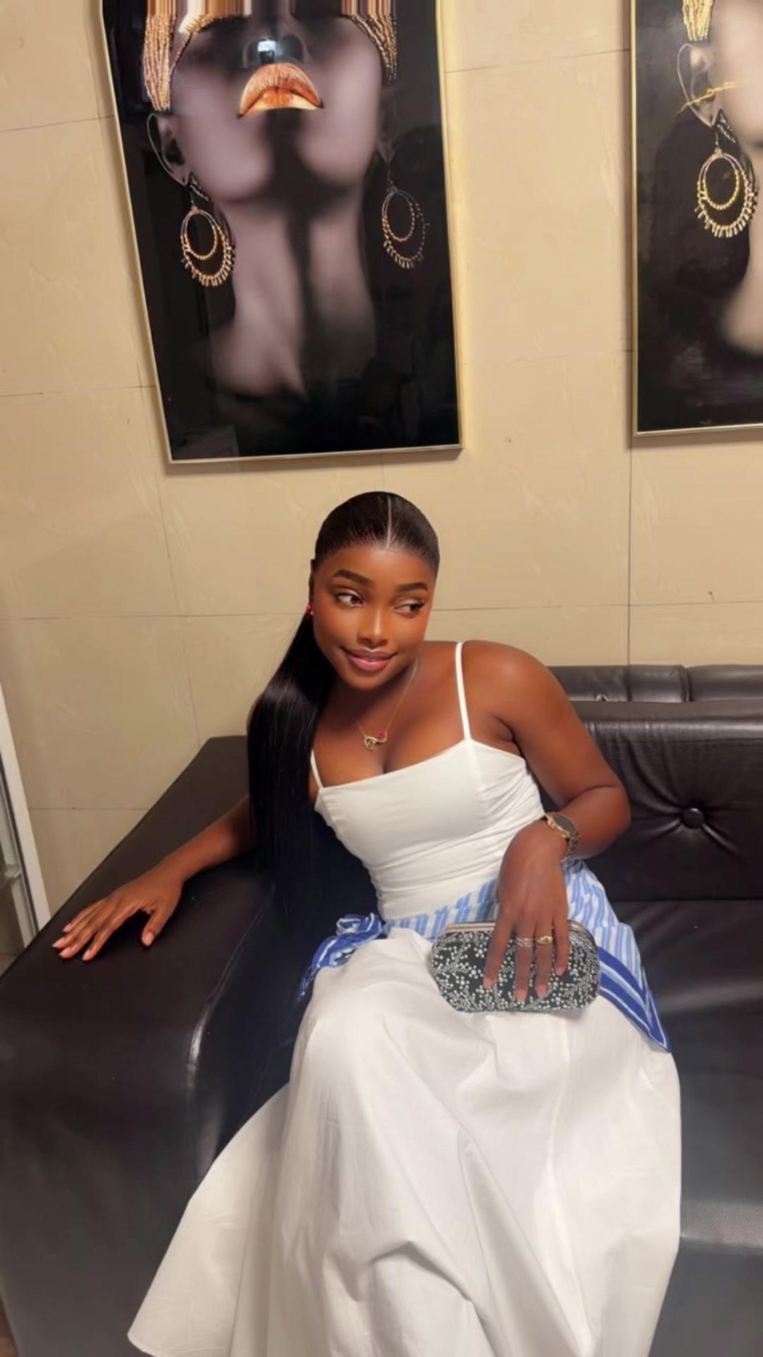 @AWINHA👸🇬🇼