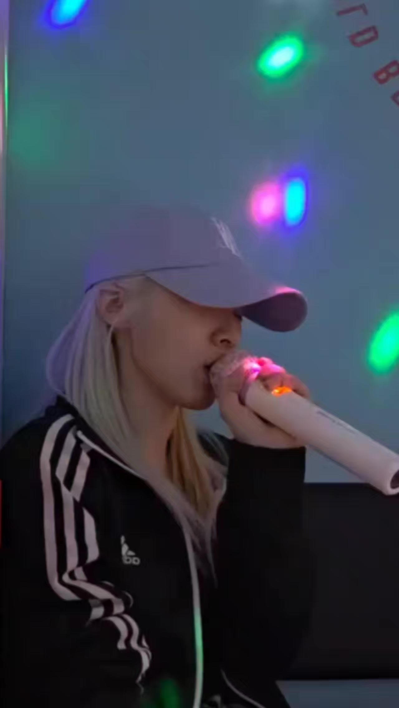@LOOΠΔ