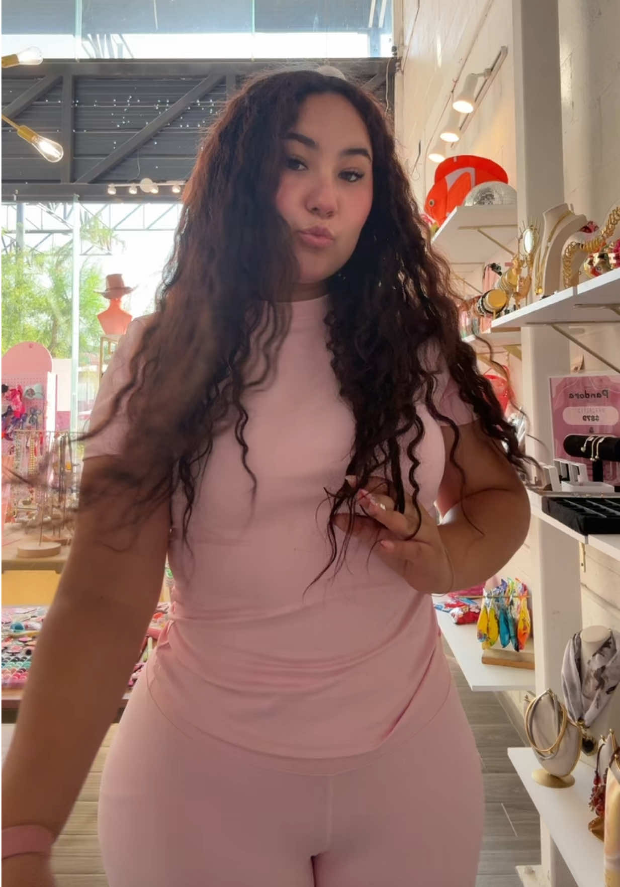 @AlexandraDeLuna_