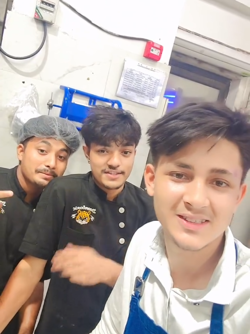 @Ankit>👀💖3