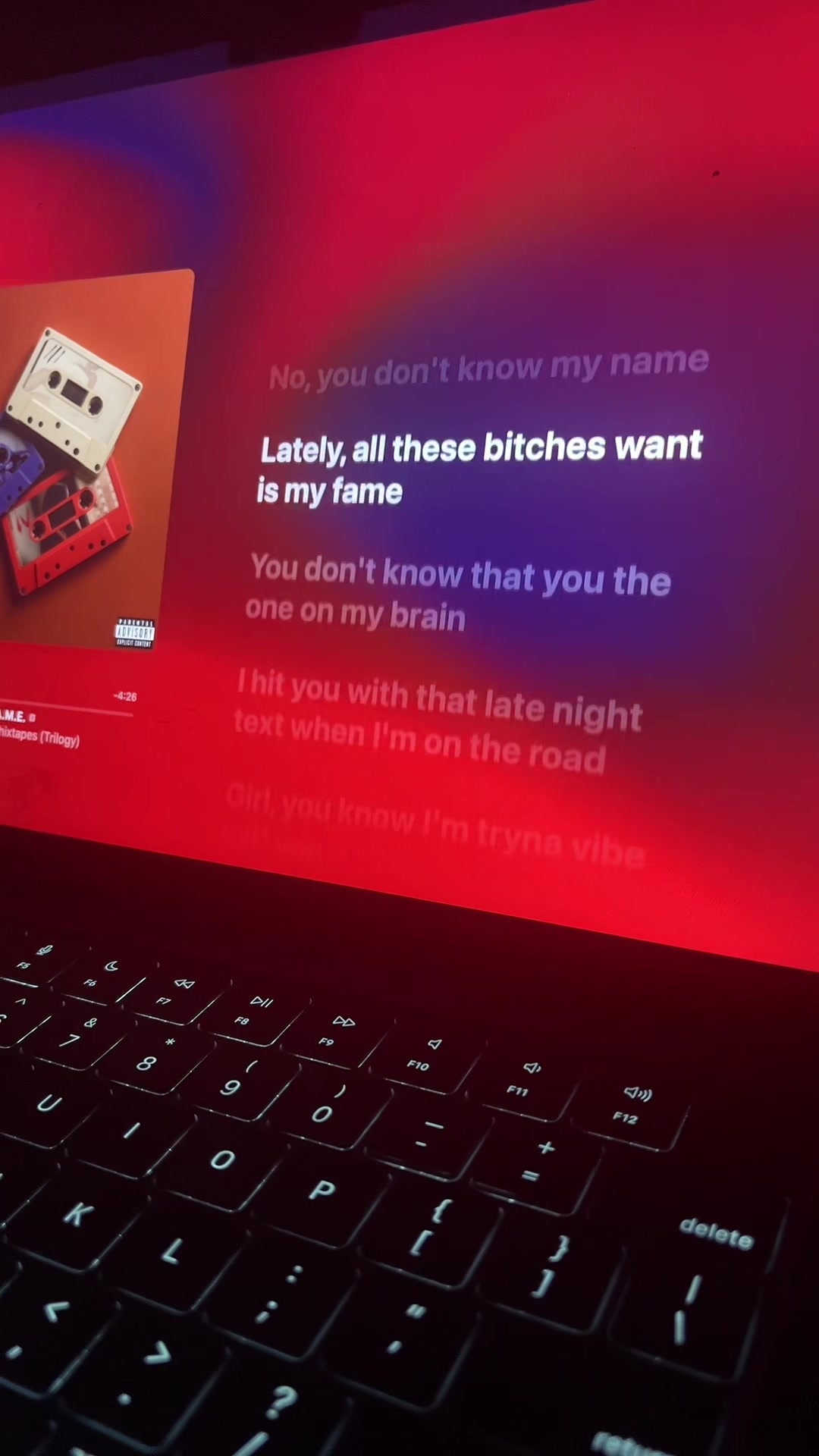 @[🎧]