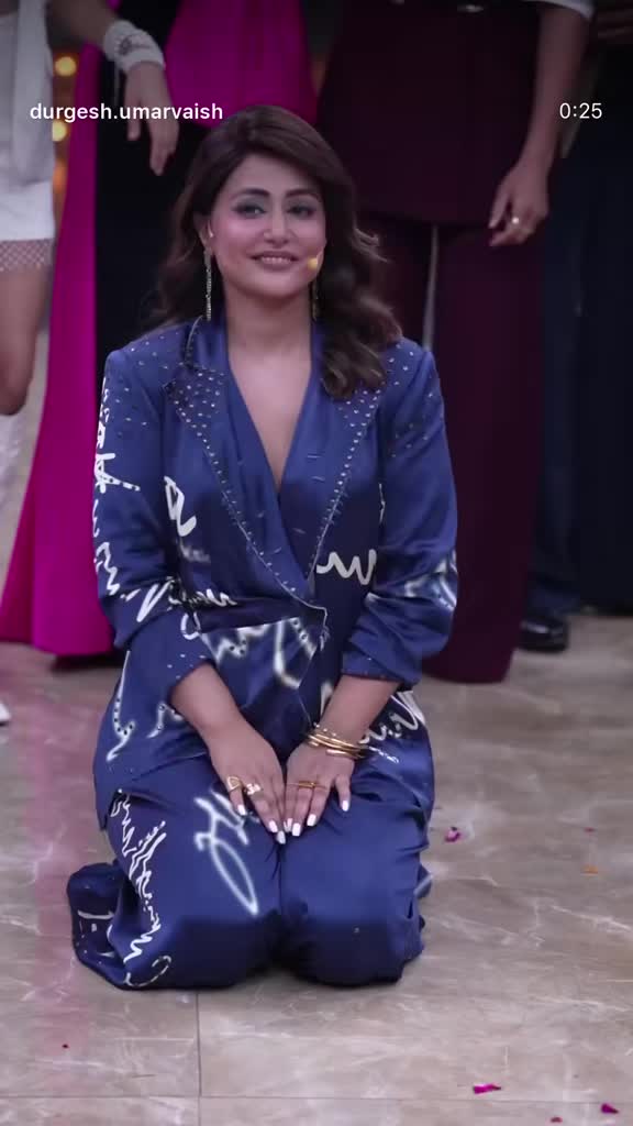@Hina Khan 💎