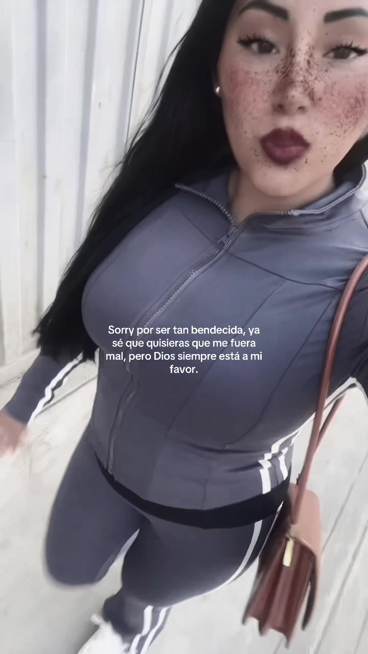 @𝒙𝒊𝒐𝒎𝒊 𝒄𝒂𝒔𝒕𝒊𝒍𝒍𝒐