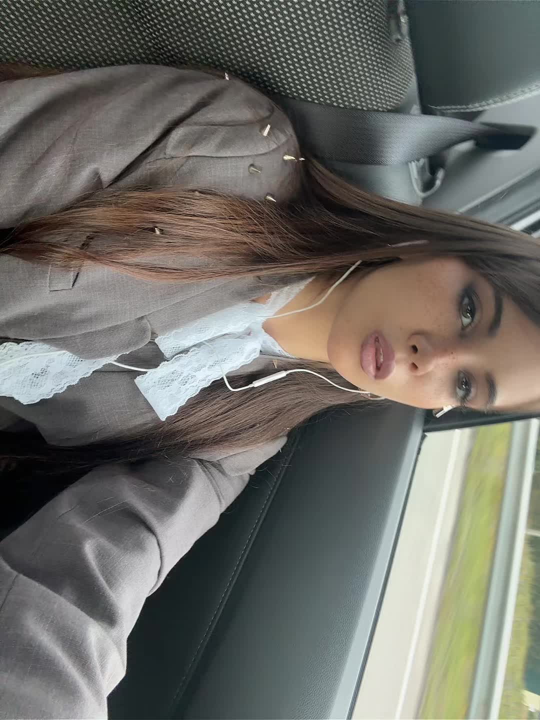 @lilishes