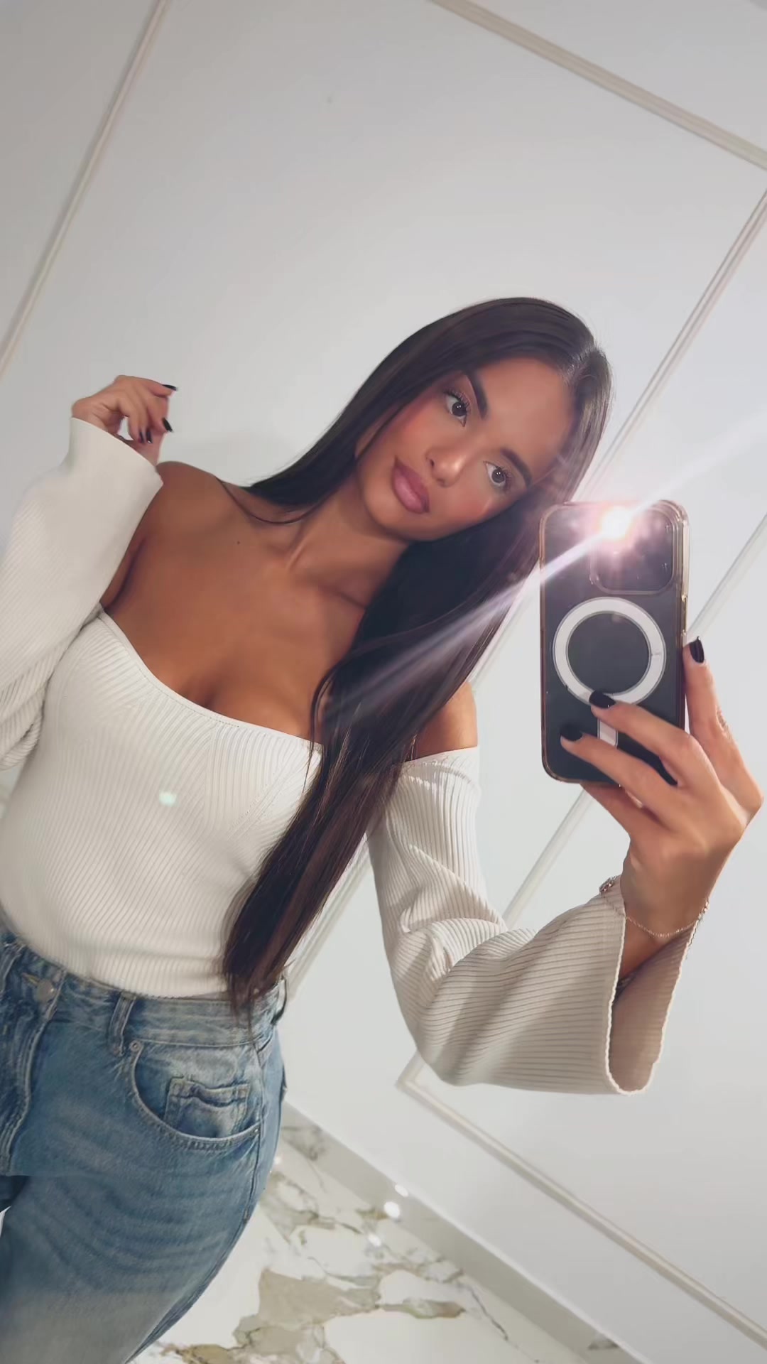 @𝐇