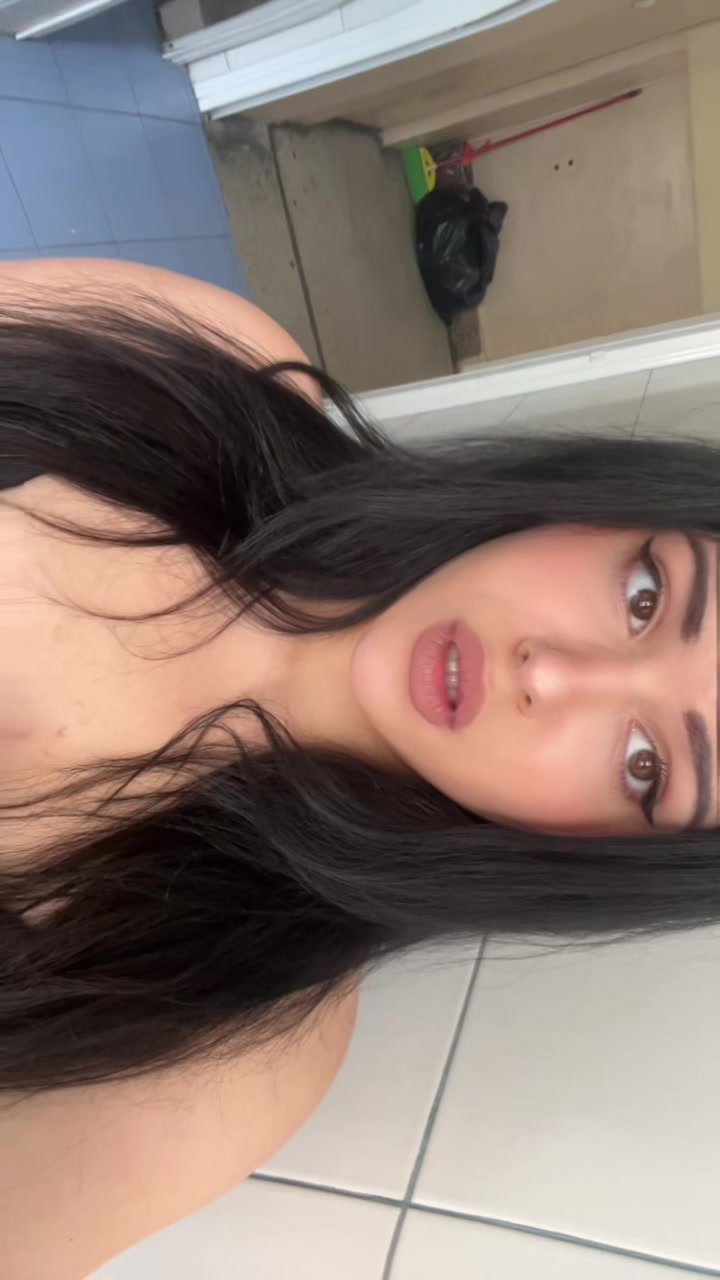 @neeveenica