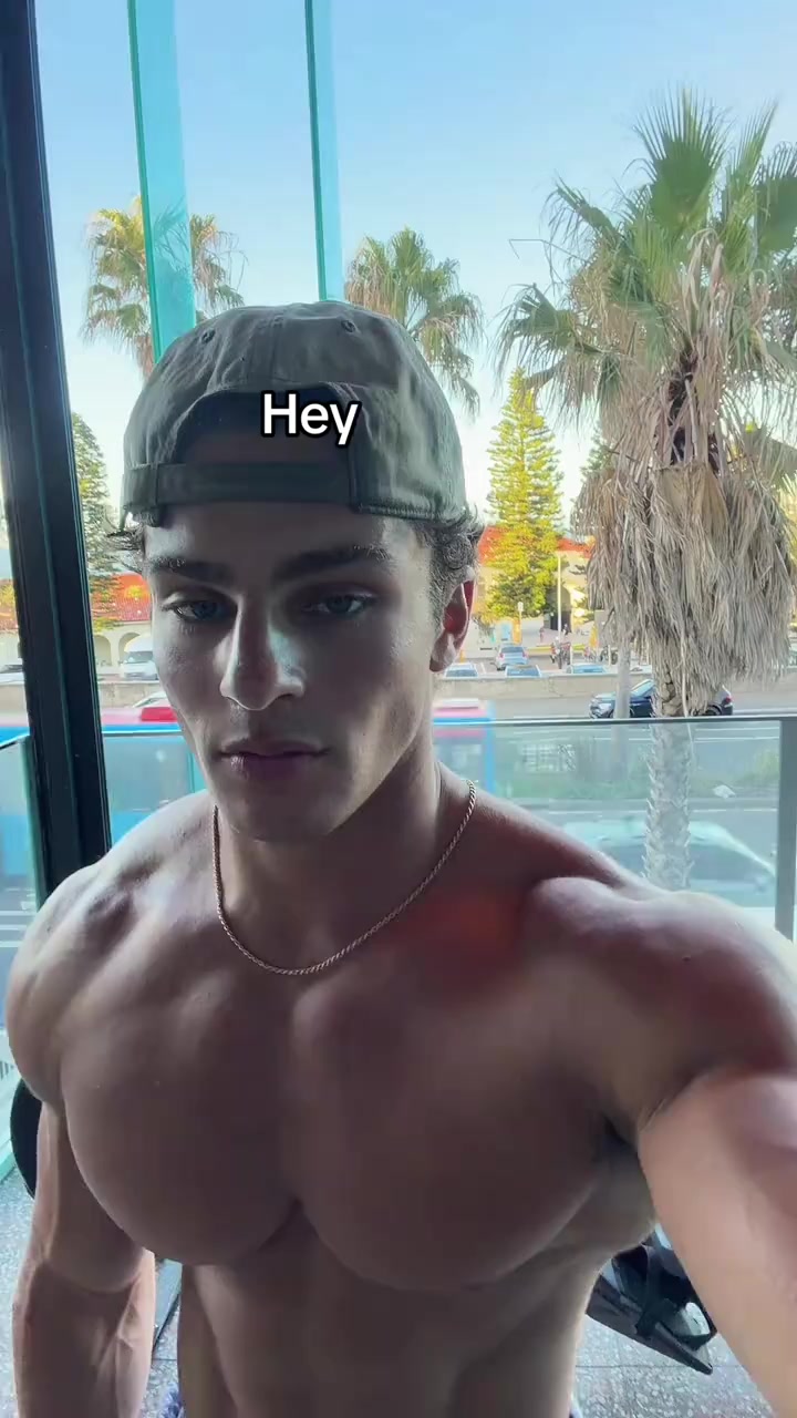 @alexaaronn