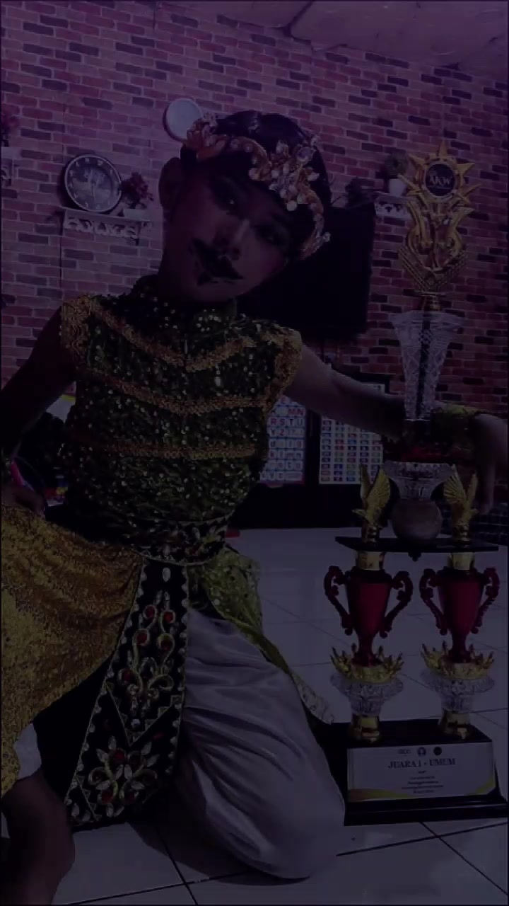 @Fans Putri pinilih eira