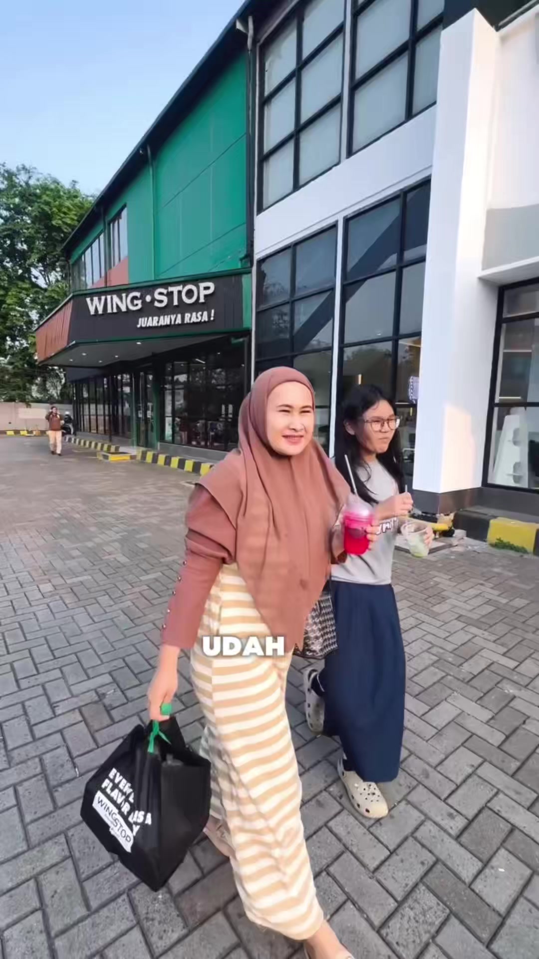 @Mama Akbar Alicia