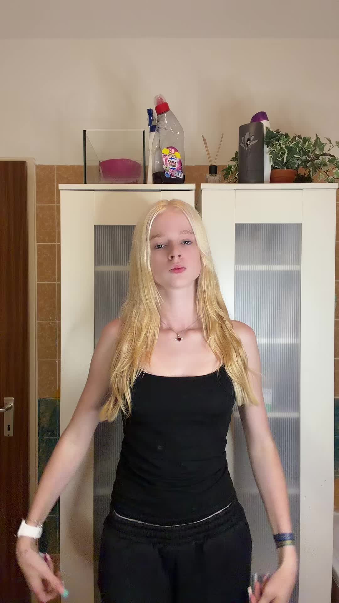 @𝓁𝒾𝓋𝒾 🎀