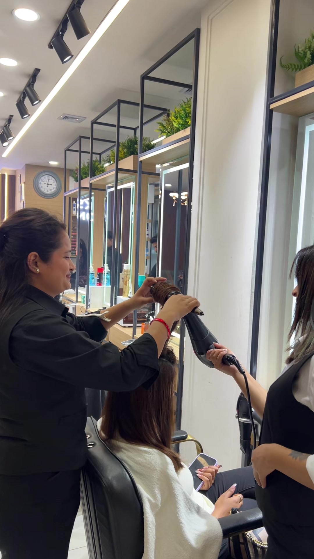 @Looks Salon Nepal