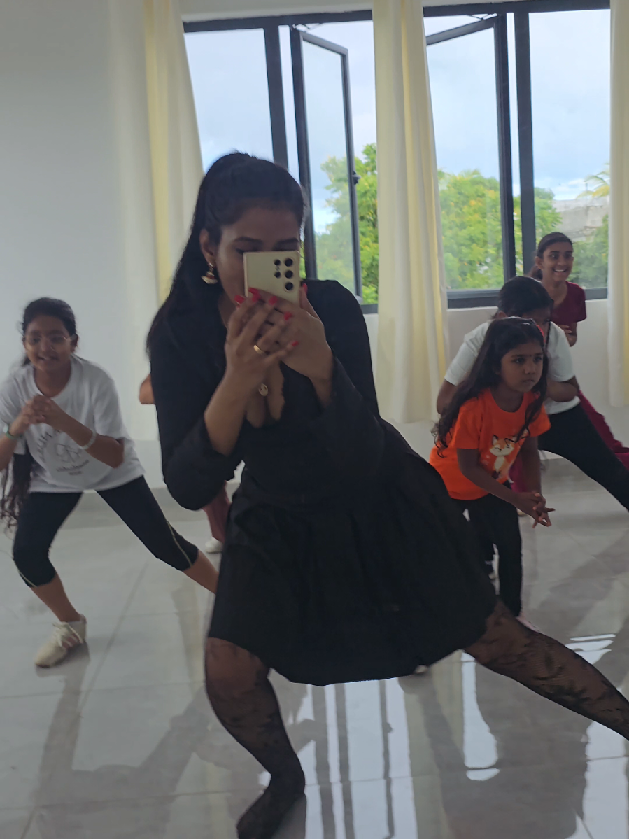 @DANCE WITH KIM