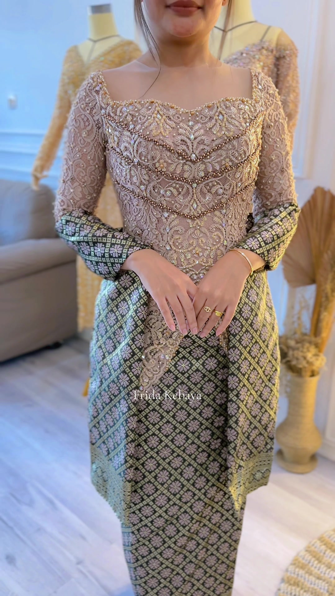 @Frida_Kebaya