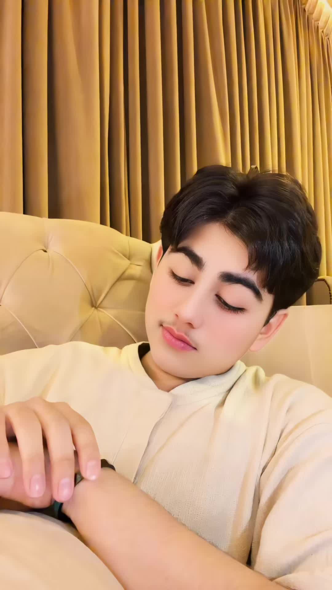 @𝙃𝙚: 𝘼  𝙒𝙊𝙇𝙁 🐺🥵