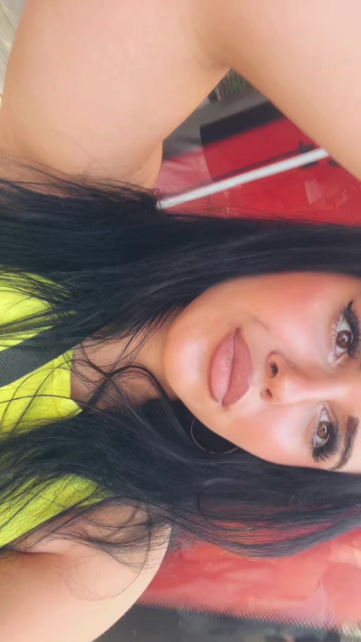 @neeveenica