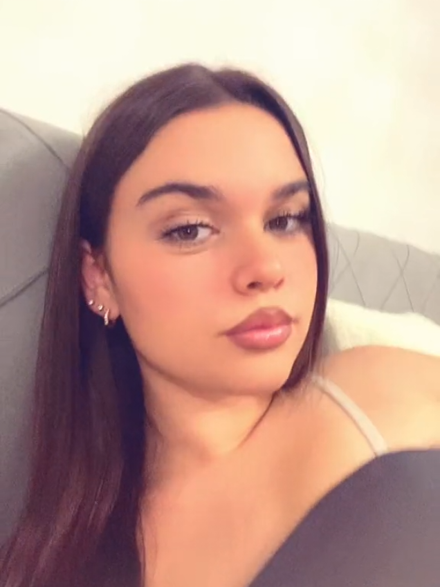 @𝐄