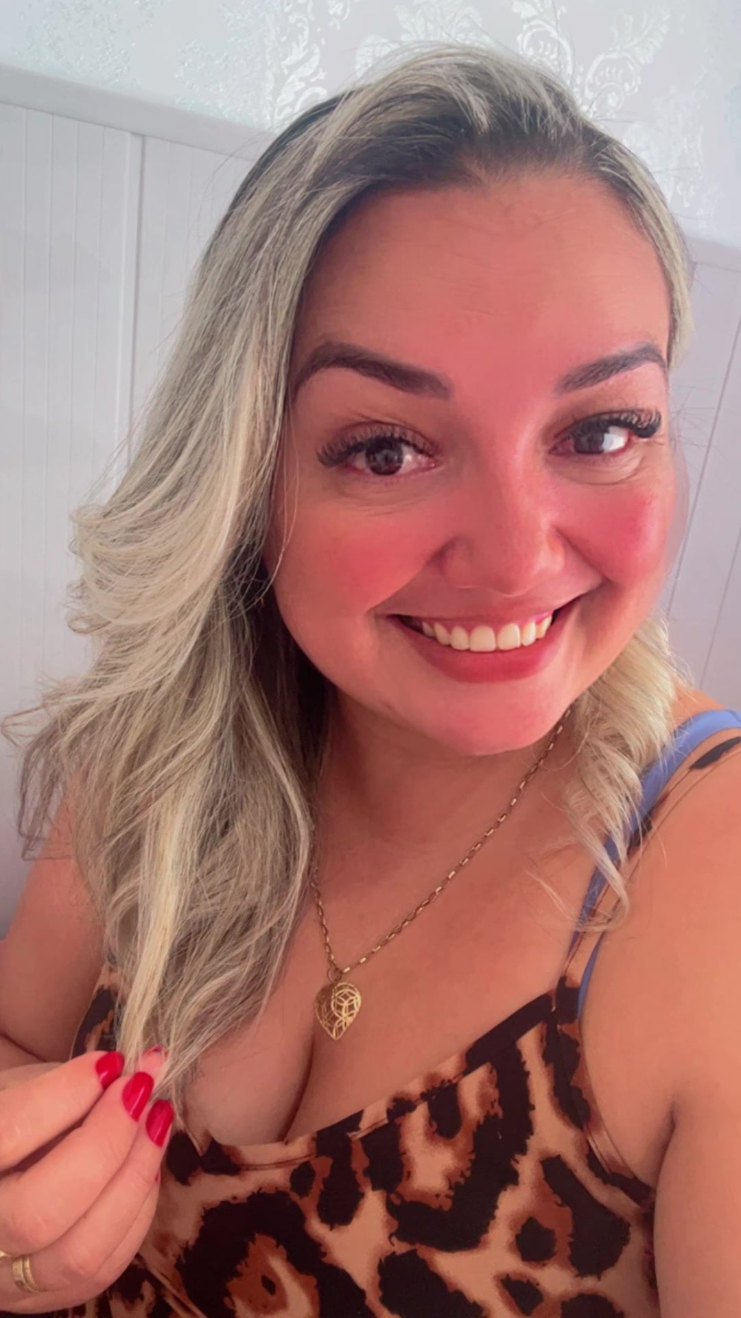 @Vanessa Vanessa R835