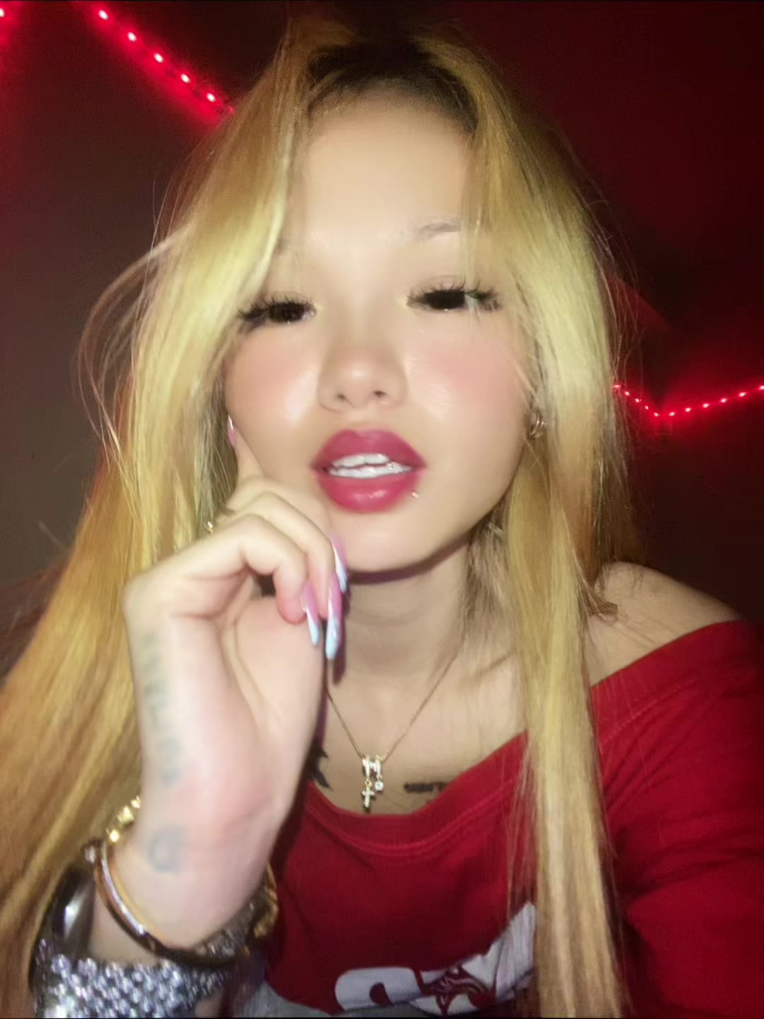 @👸