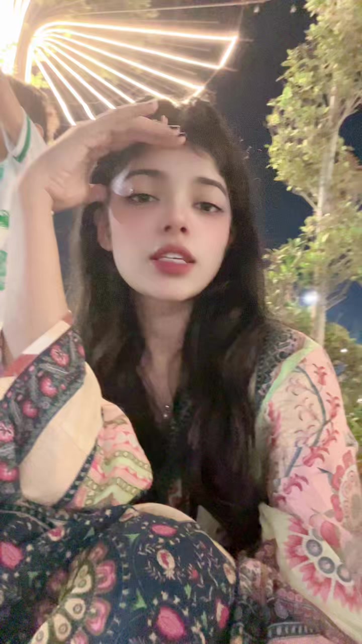 @❤️Anny Shah❤️