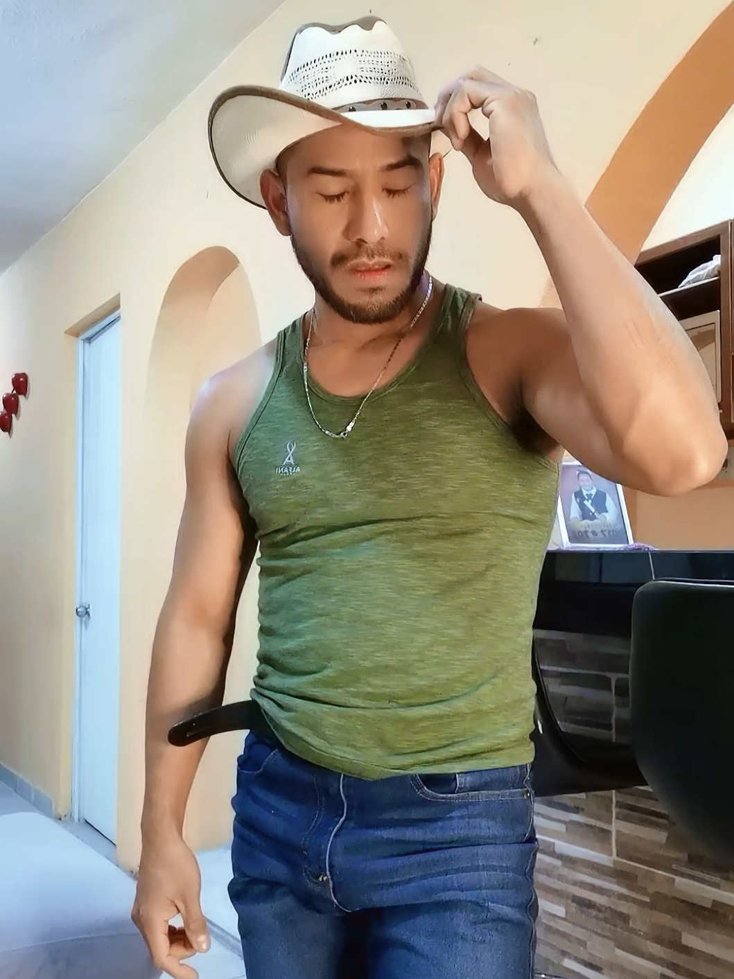 @Gil García