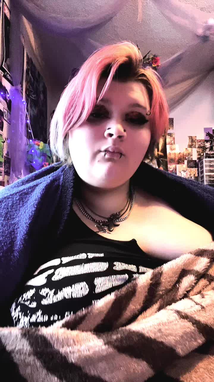 @Candi_Coat3d_B33tl3_Gutzz