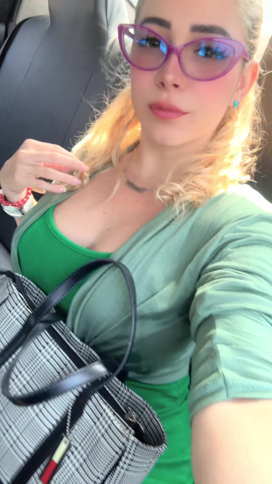 @Luz. Bracho