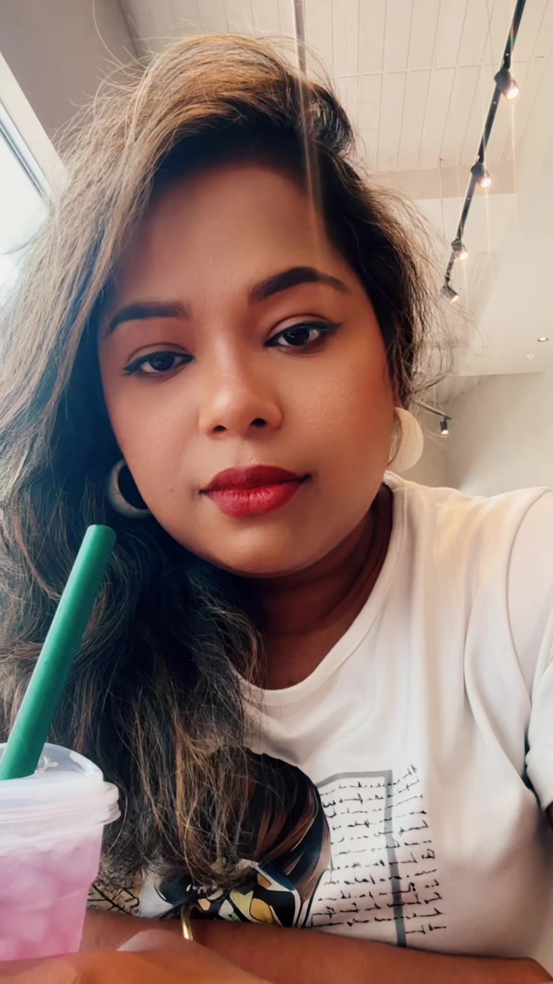 @Dona_