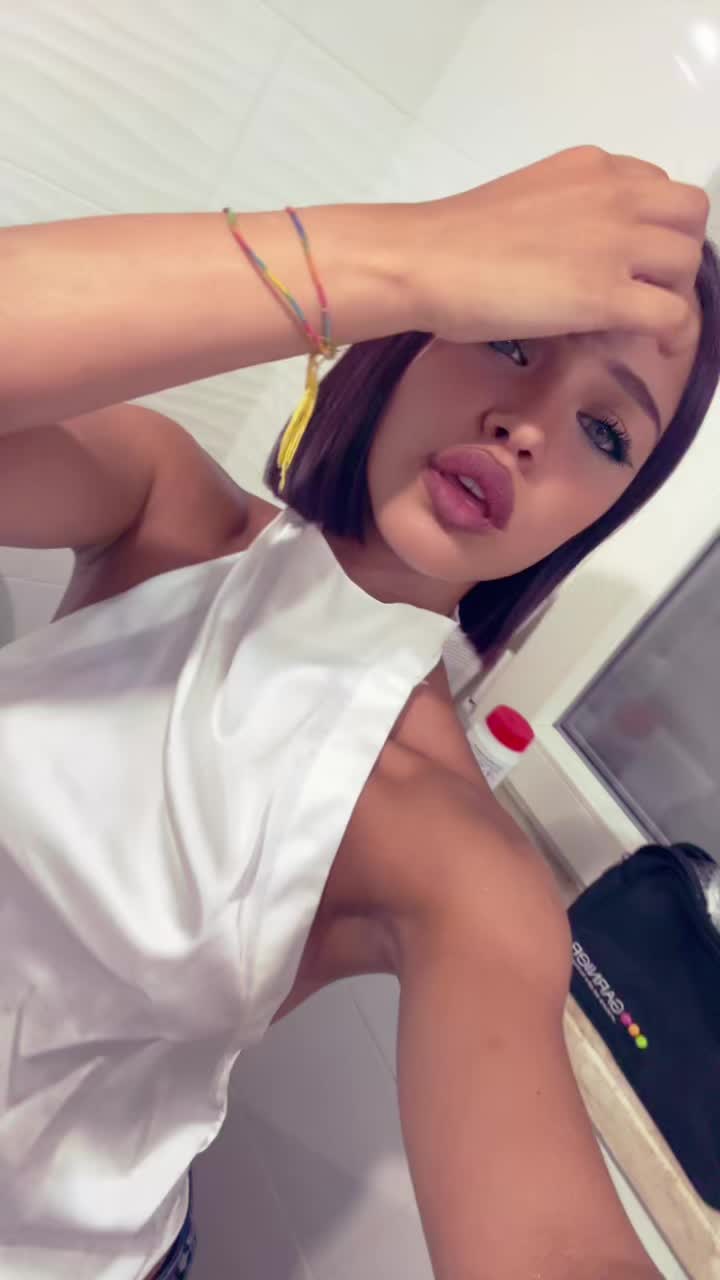 @nicole