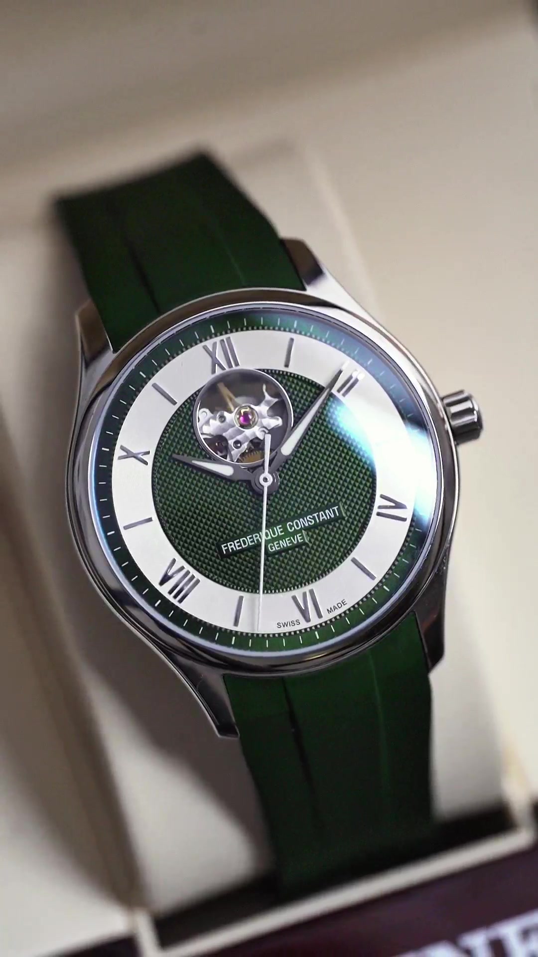 @BDT WATCH Đồng Hồ Thuỵ Sỹ