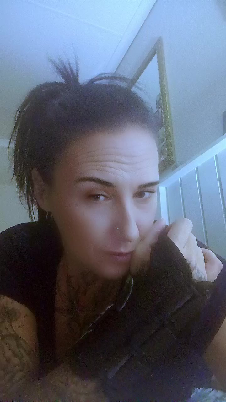 @karienq