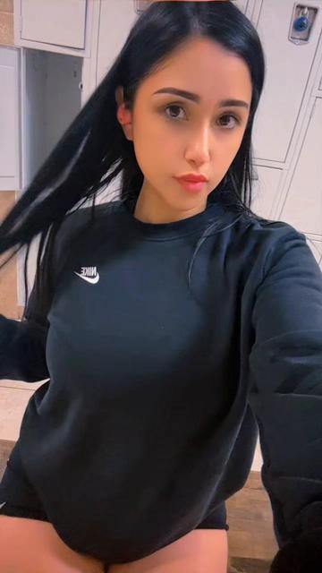@Vicky💕