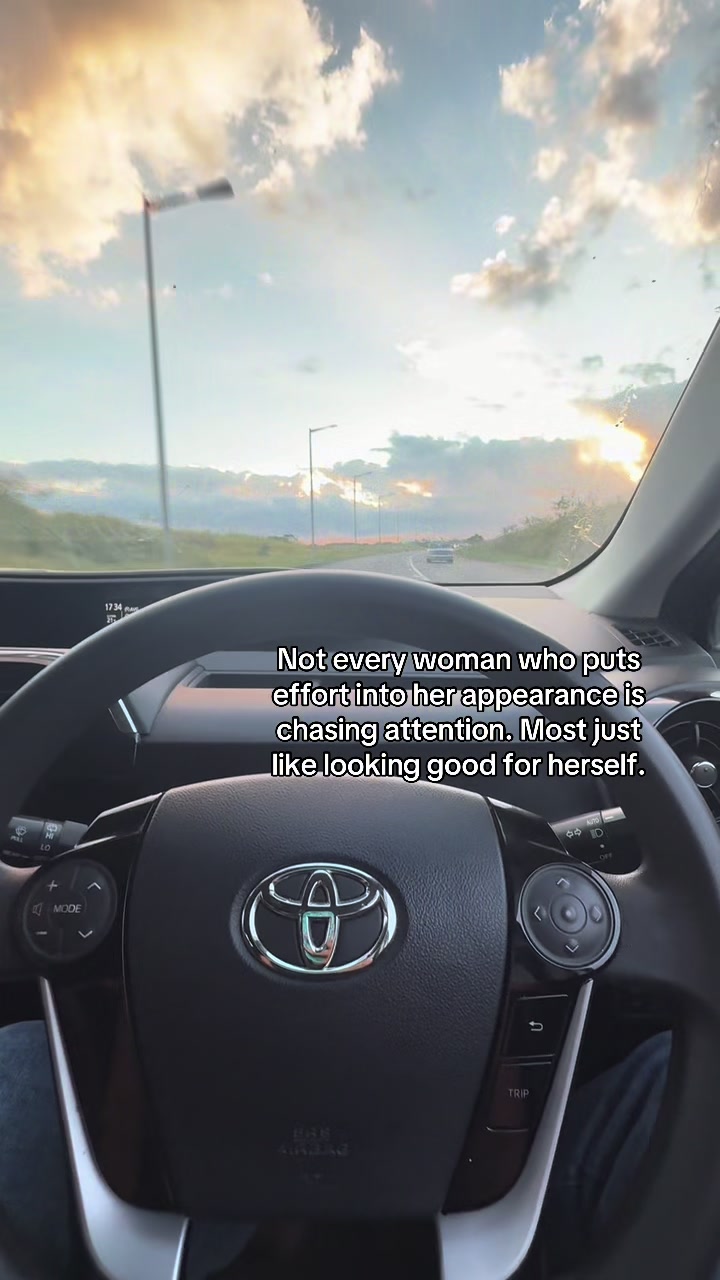 @Esha👑