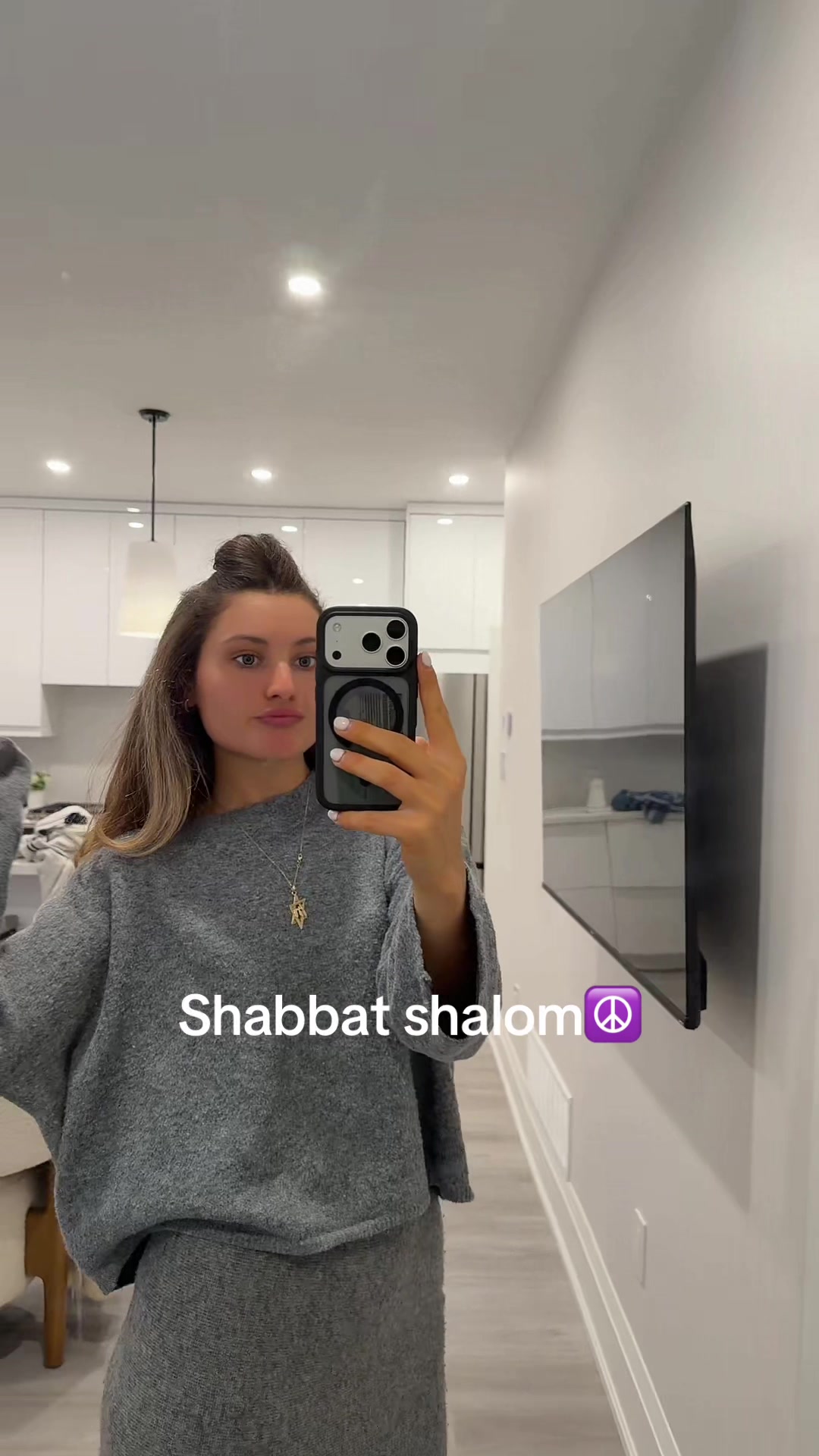 @sixgirlswithnojob