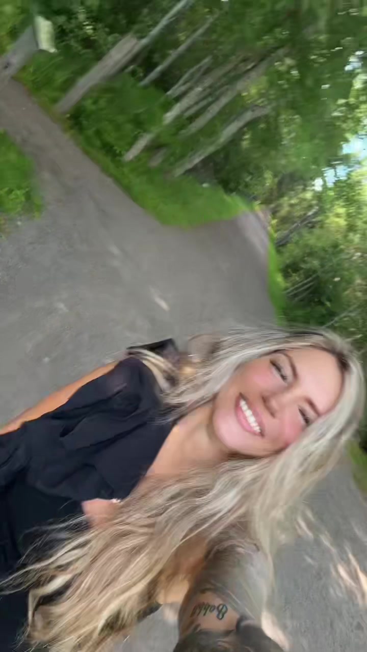 @cryssleb_