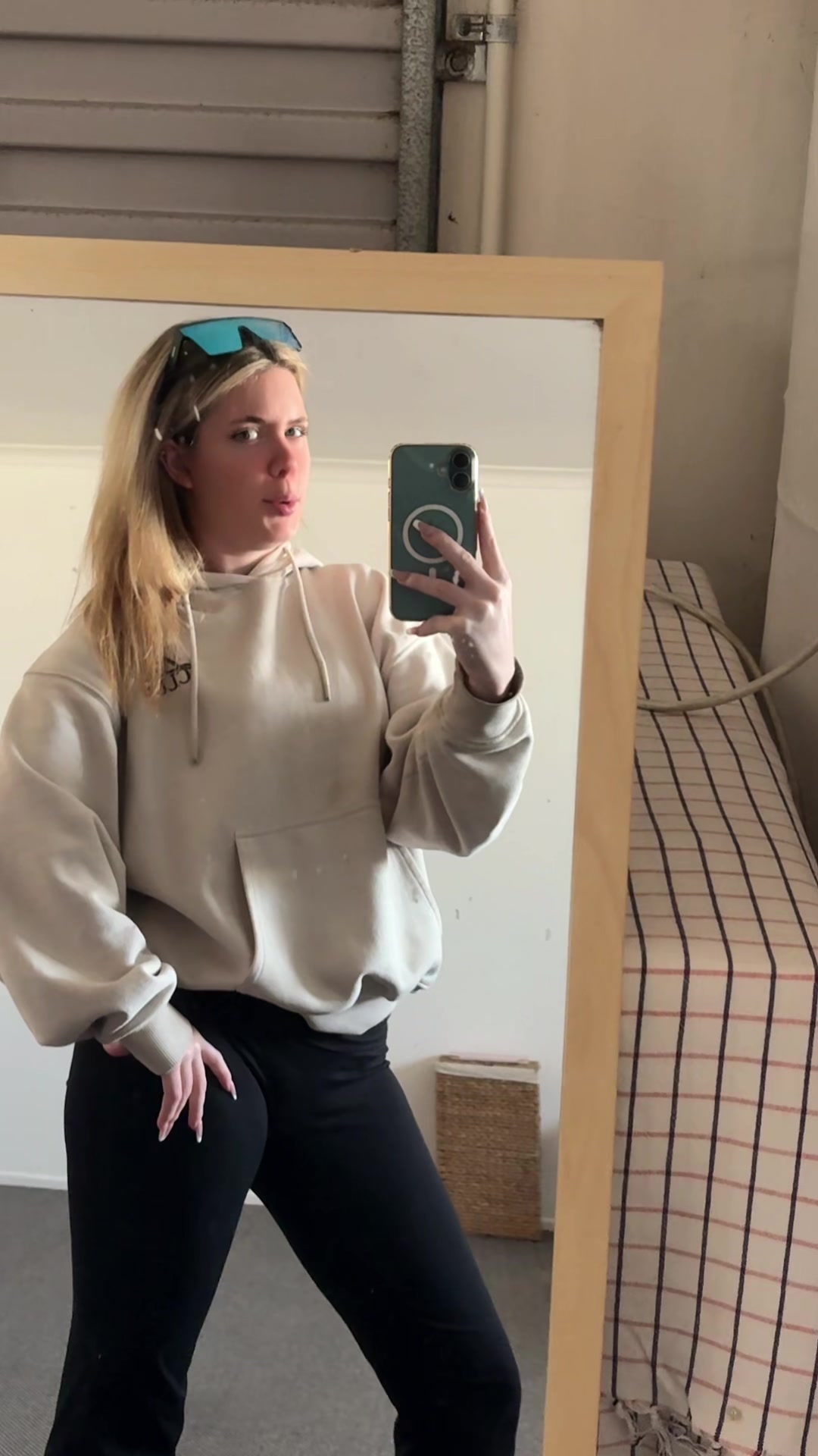 @Em𑣲