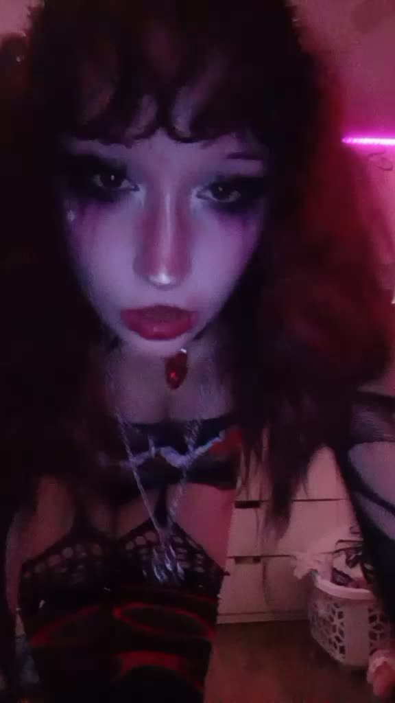@⦻live ⁉️