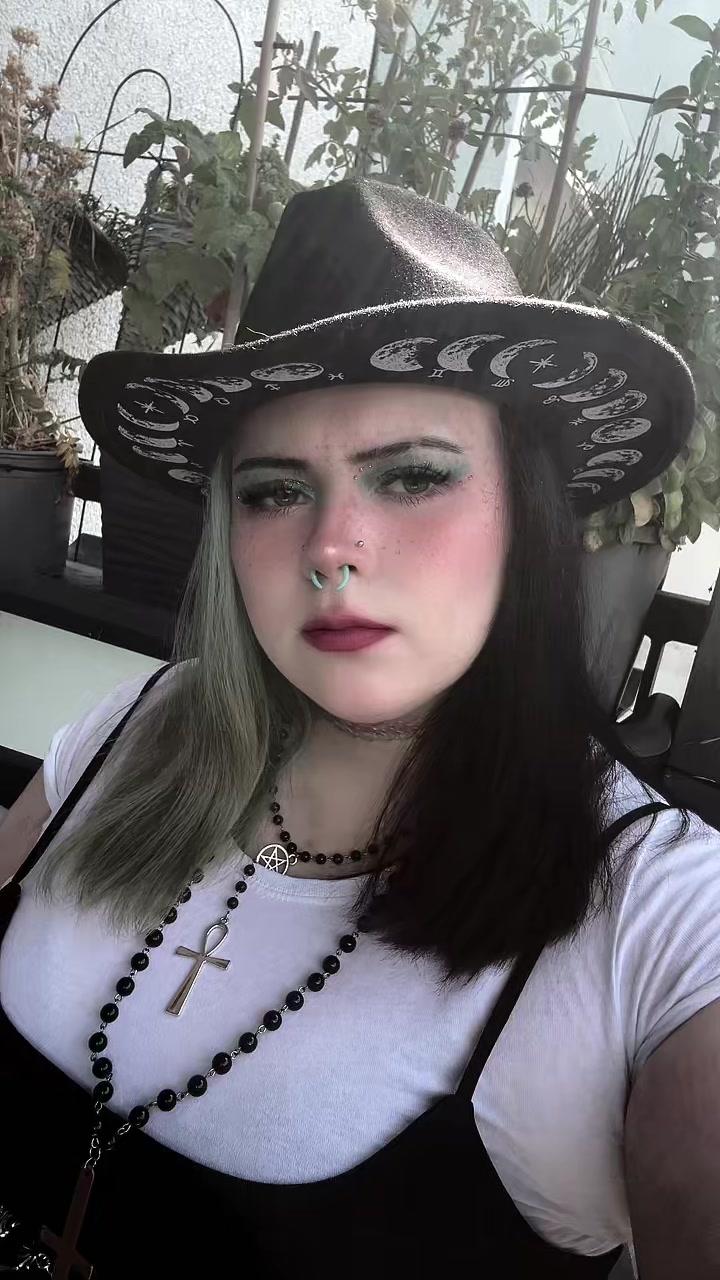 @Julie🖤