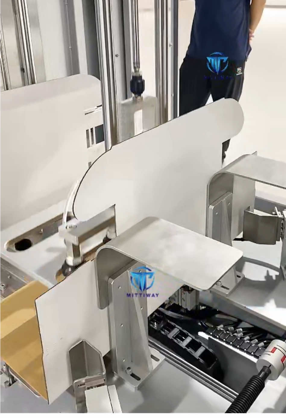 @Hot melt glue tray former